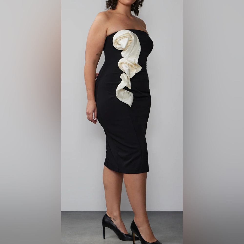 New York & Company Black strapless Dress with Cream Cascading Rosette- NWT- Larg - Picture 10 of 10